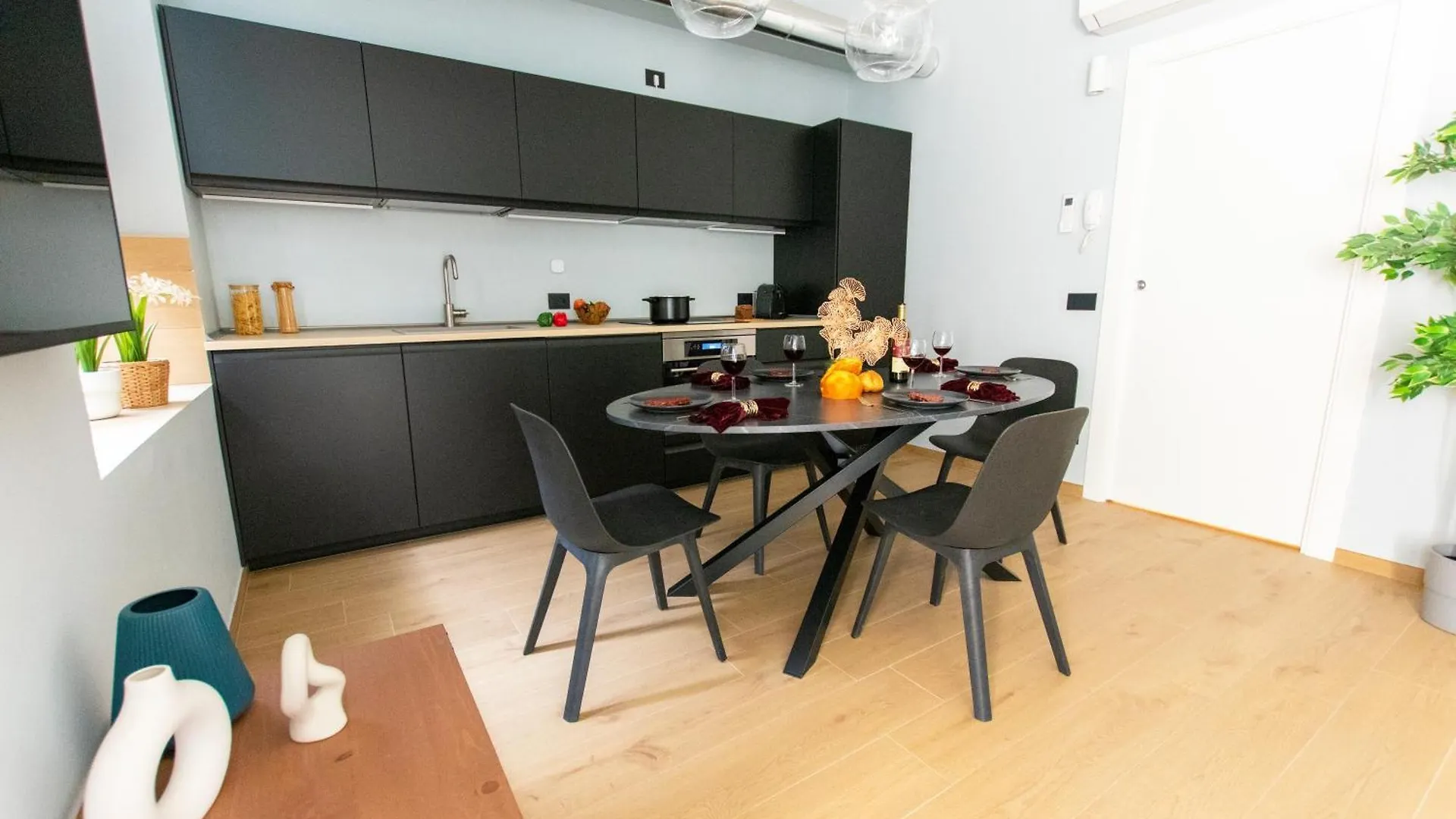 Ihost Luxury -Private Parking- Plana 3 Apartment Milan 0*,  Italy