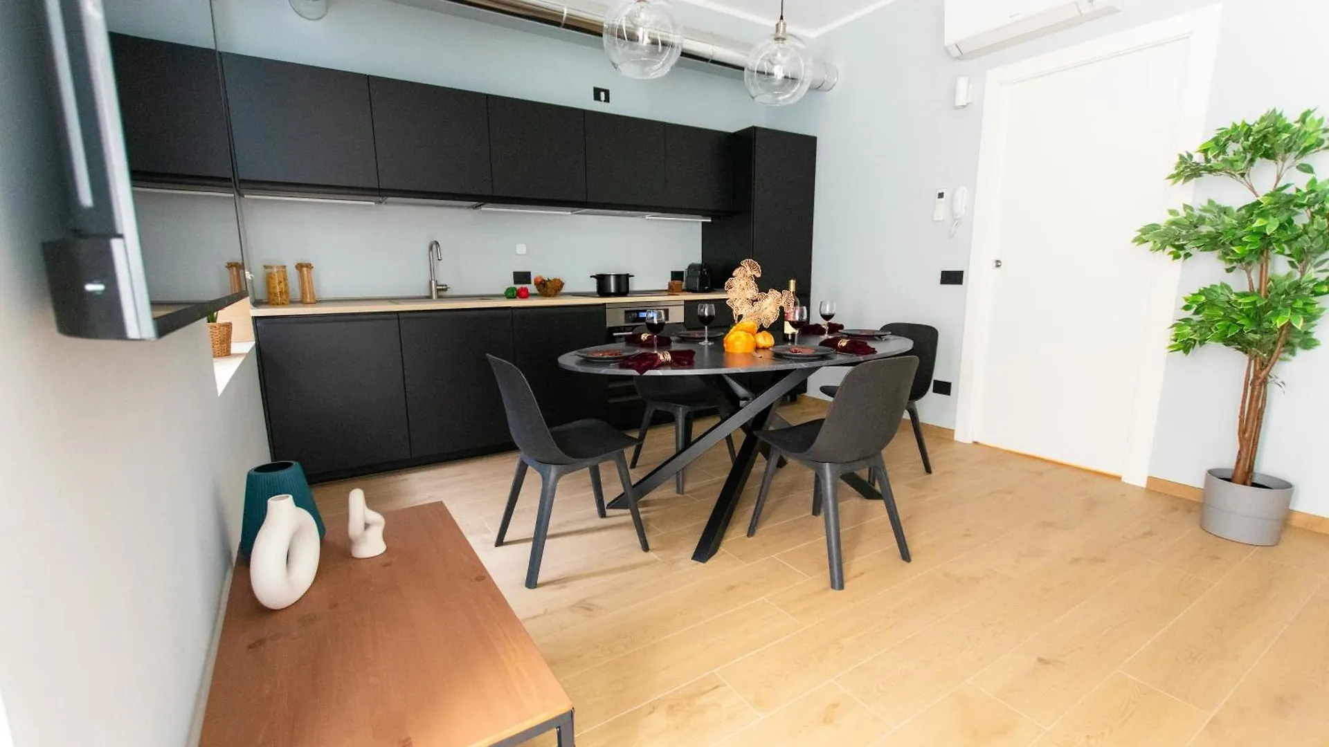 Ihost Luxury -Private Parking- Plana 3 Apartment Milan Italy