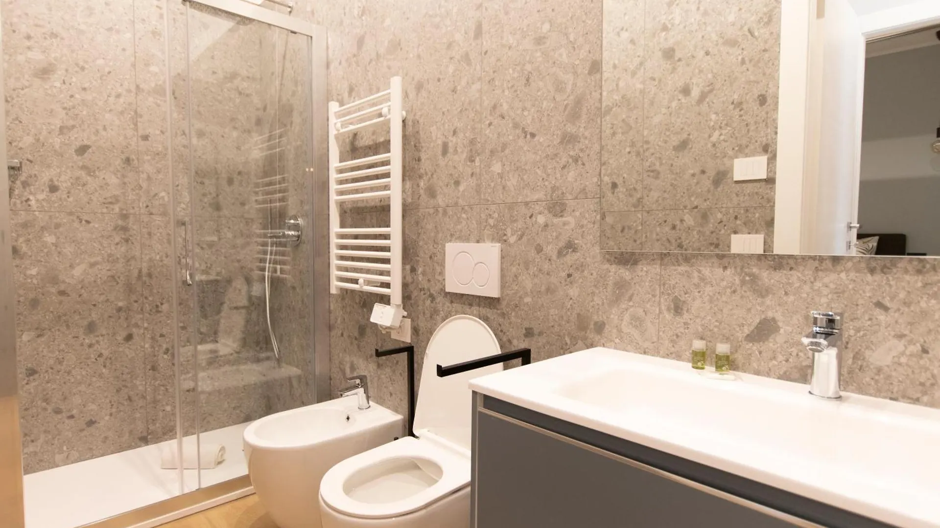 Ihost Luxury -Private Parking- Plana 3 Apartment Milan